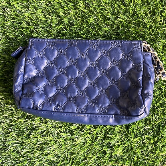 VICTORIAS SECRET Blue Cosmetic Makeup Pouch Toiletries Quilted Wristlet - Picture 3 of 10